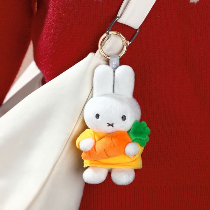 Miffy with Carrot Keychain - Twinkle Glory