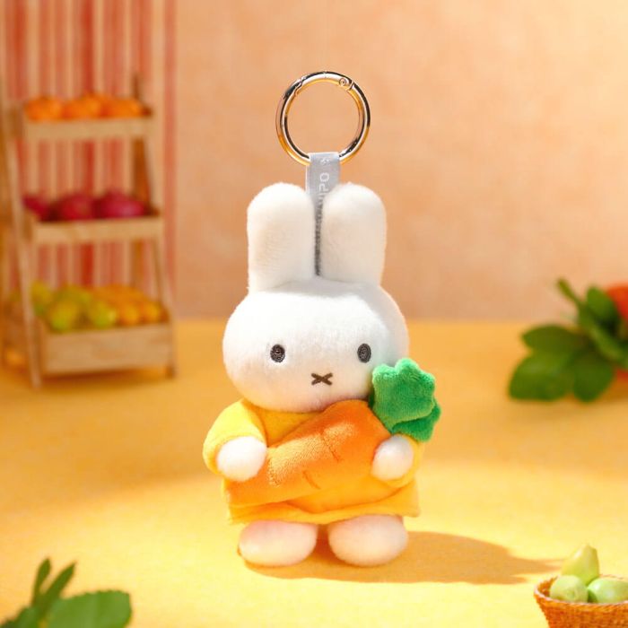 Miffy with Carrot Keychain - Twinkle Glory